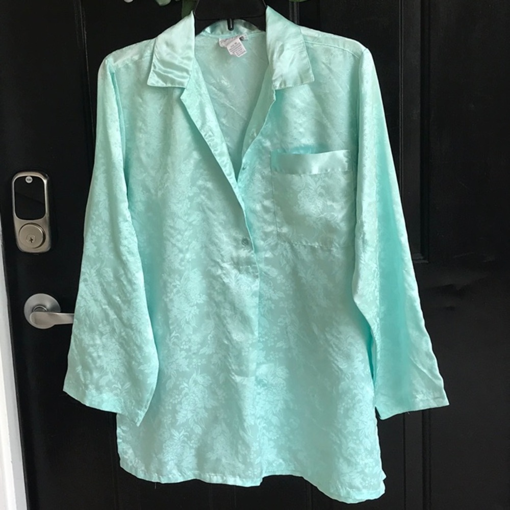 Robins egg blue ladies night shirt. Size M.